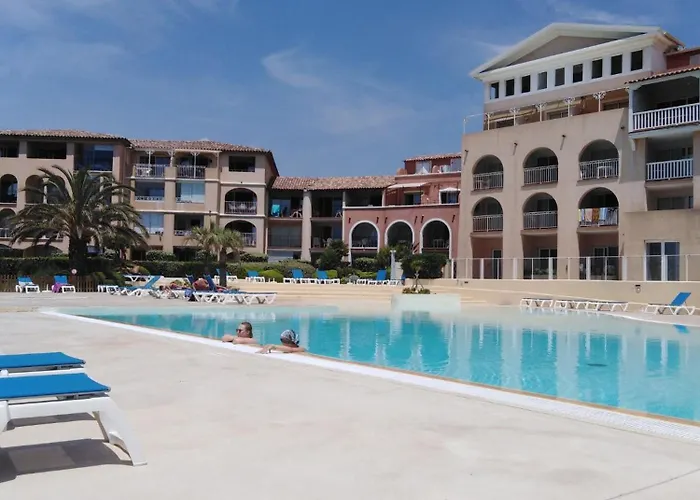 Appartement T2 Avec Piscine A 100 M De La Plage