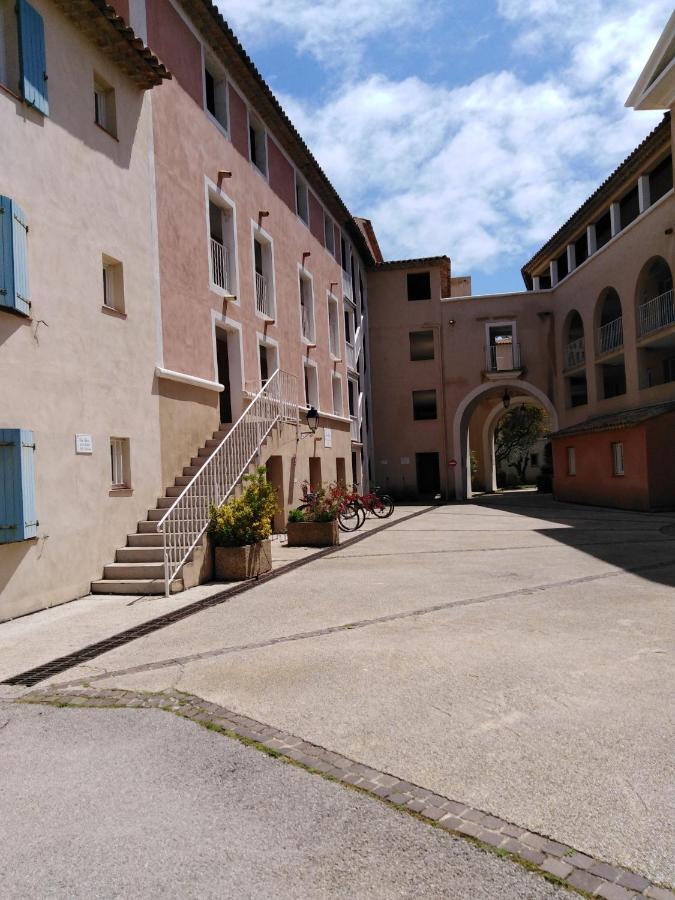 Apartment T2 Avec Piscine A 100 M De La Six-Fours-les-Plages